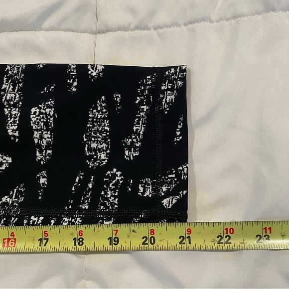 Lululemon Wunder Under Crop High Rise Leggings in Graf Black White 4 W6ABHS - Picture 9 of 9